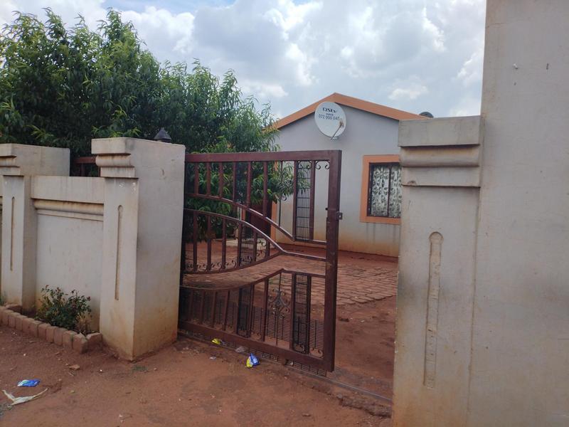 2 Bedroom Property for Sale in Zonkezizwe Gauteng