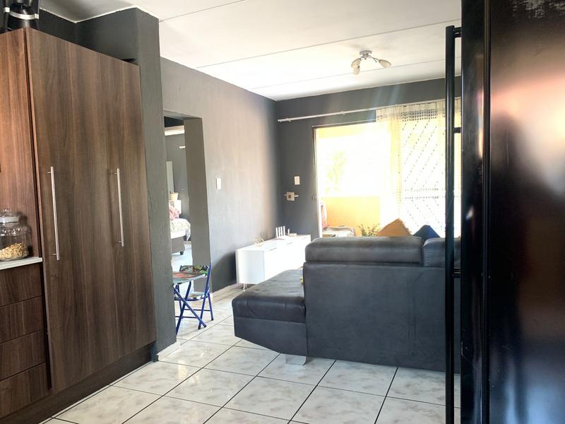 2 Bedroom Property for Sale in Vorna Valley Gauteng