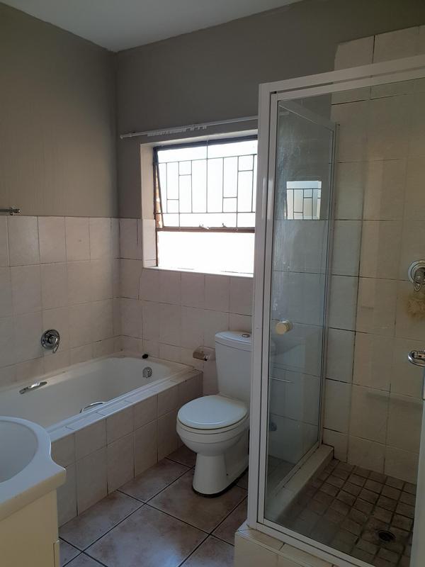 To Let 2 Bedroom Property for Rent in Weltevreden Park Gauteng