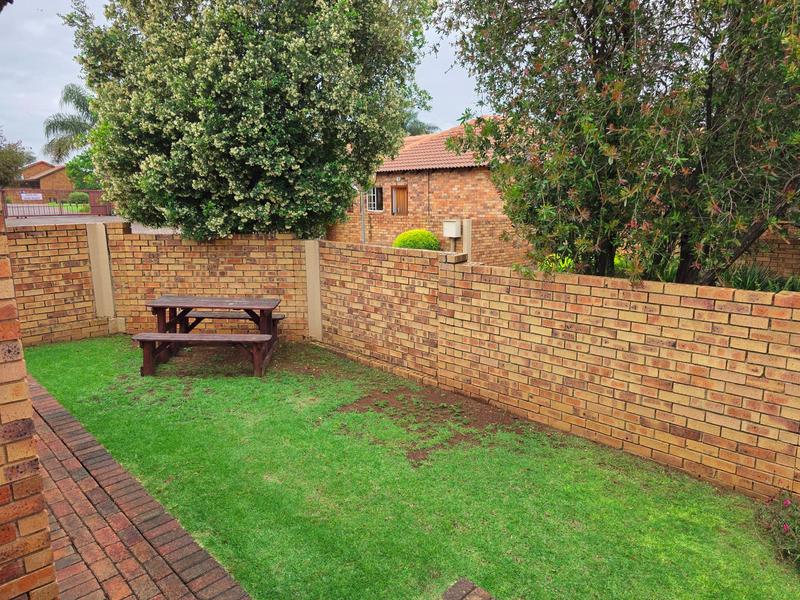 2 Bedroom Property for Sale in Willowbrook Gauteng