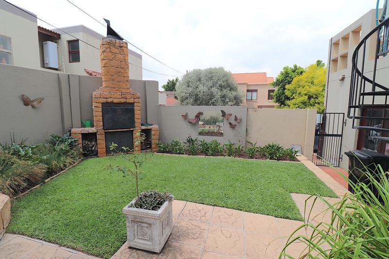 2 Bedroom Property for Sale in Magaliessig Gauteng