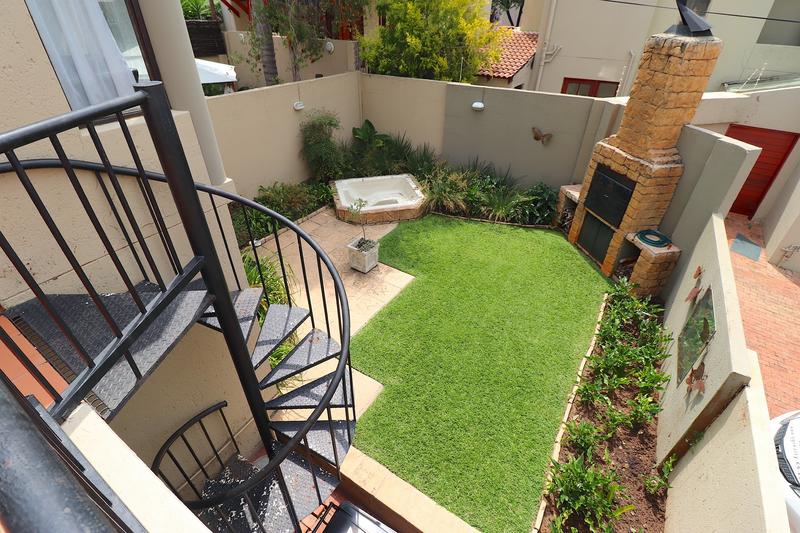 2 Bedroom Property for Sale in Magaliessig Gauteng