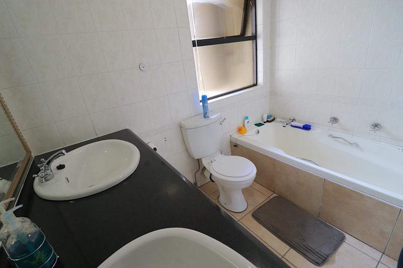 2 Bedroom Property for Sale in Magaliessig Gauteng