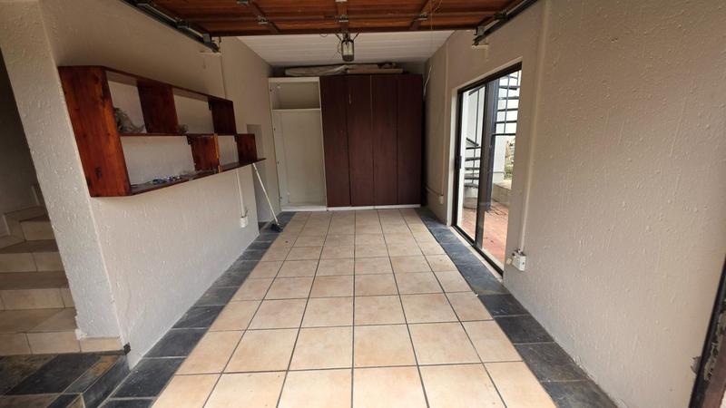 2 Bedroom Property for Sale in Magaliessig Gauteng
