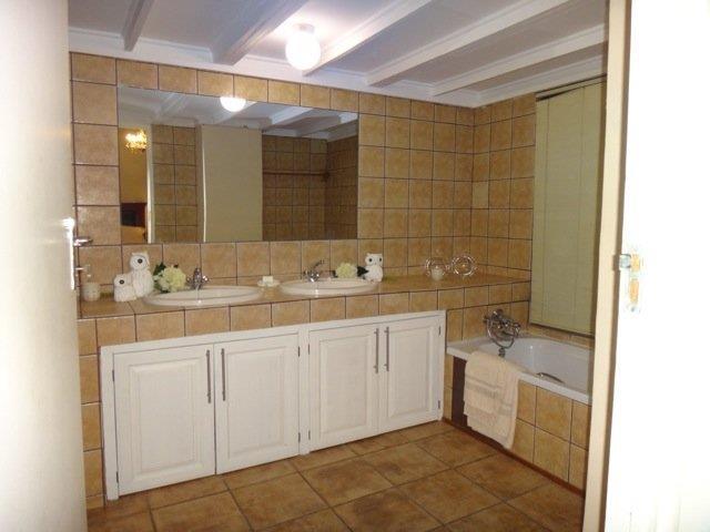 To Let 4 Bedroom Property for Rent in Waterkloof A H Gauteng