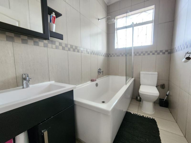 2 Bedroom Property for Sale in Brackenhurst Gauteng