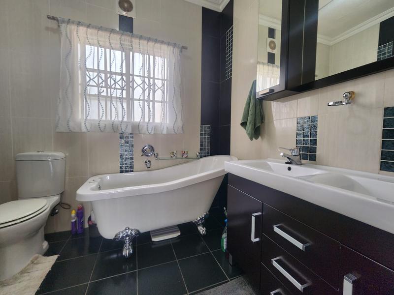 4 Bedroom Property for Sale in New Redruth Gauteng