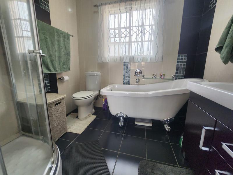 4 Bedroom Property for Sale in New Redruth Gauteng
