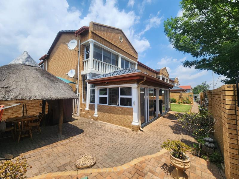 4 Bedroom Property for Sale in New Redruth Gauteng