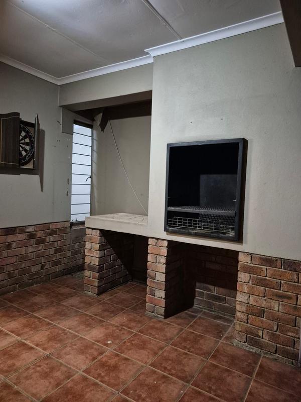 To Let 3 Bedroom Property for Rent in Amberfield Gauteng