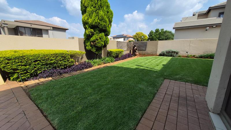 5 Bedroom Property for Sale in Raslouw Glen Gauteng