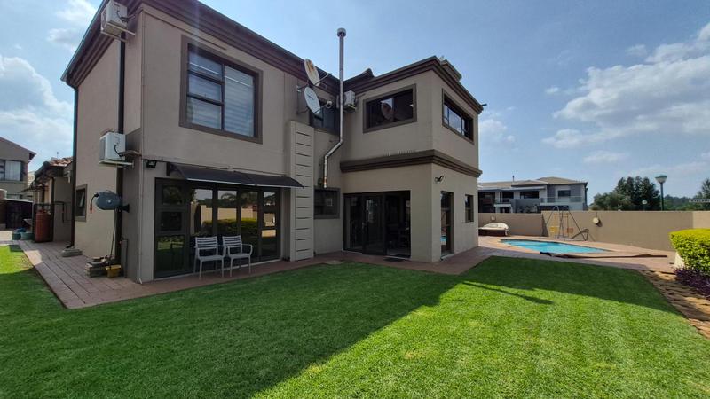5 Bedroom Property for Sale in Raslouw Glen Gauteng