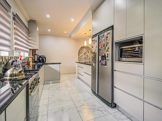 9 Bedroom Property for Sale in Brackenhurst Gauteng