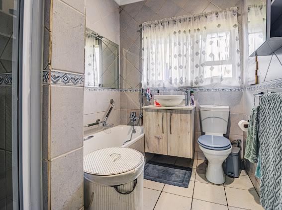 9 Bedroom Property for Sale in Brackenhurst Gauteng