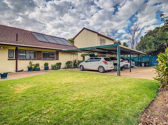 9 Bedroom Property for Sale in Brackenhurst Gauteng