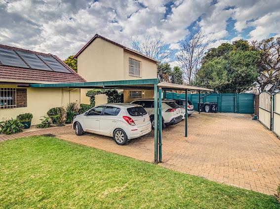 9 Bedroom Property for Sale in Brackenhurst Gauteng