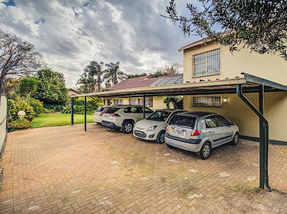 9 Bedroom Property for Sale in Brackenhurst Gauteng