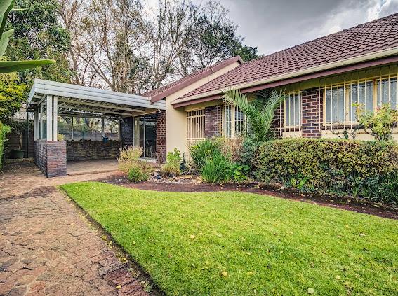 9 Bedroom Property for Sale in Brackenhurst Gauteng