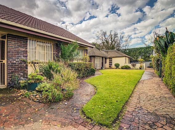 9 Bedroom Property for Sale in Brackenhurst Gauteng