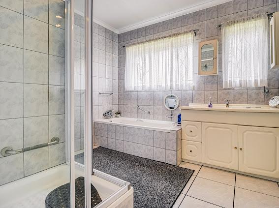 9 Bedroom Property for Sale in Brackenhurst Gauteng