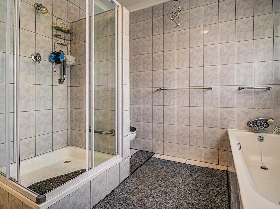 9 Bedroom Property for Sale in Brackenhurst Gauteng