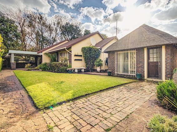 9 Bedroom Property for Sale in Brackenhurst Gauteng