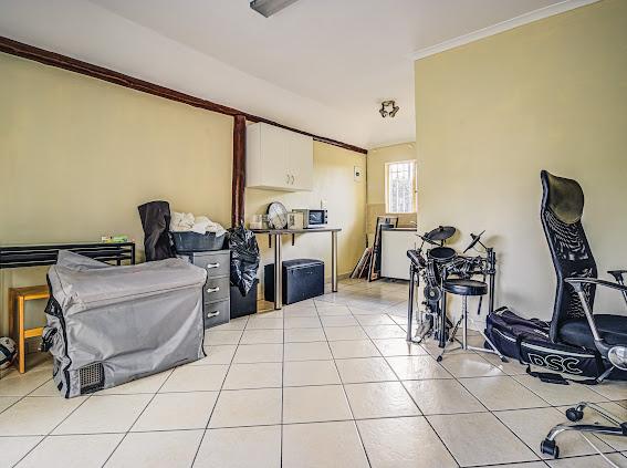 9 Bedroom Property for Sale in Brackenhurst Gauteng