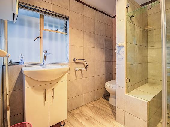 9 Bedroom Property for Sale in Brackenhurst Gauteng