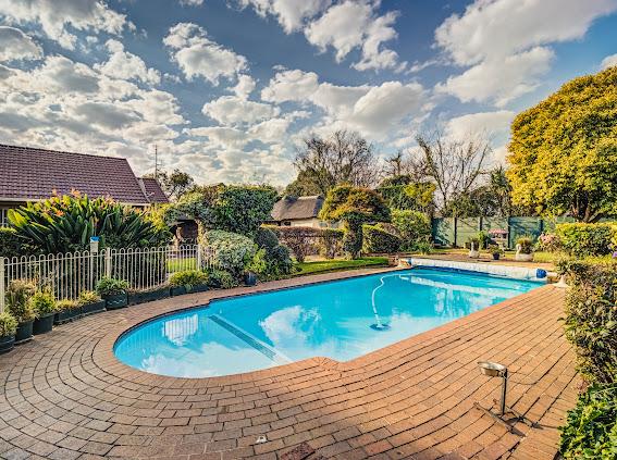 9 Bedroom Property for Sale in Brackenhurst Gauteng