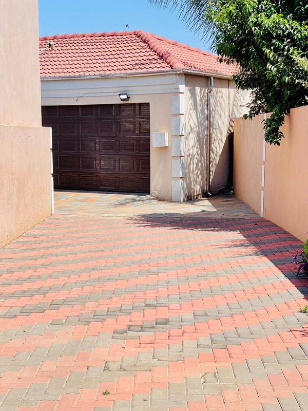 4 Bedroom Property for Sale in Vosloorus Gauteng