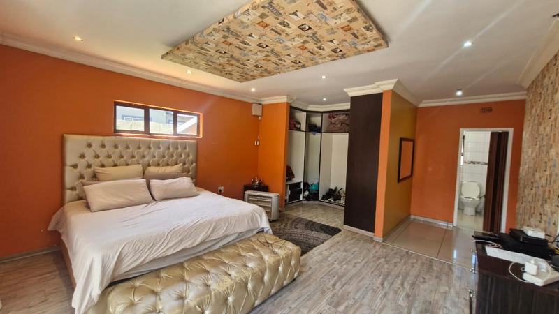 5 Bedroom Property for Sale in Brackendowns Gauteng