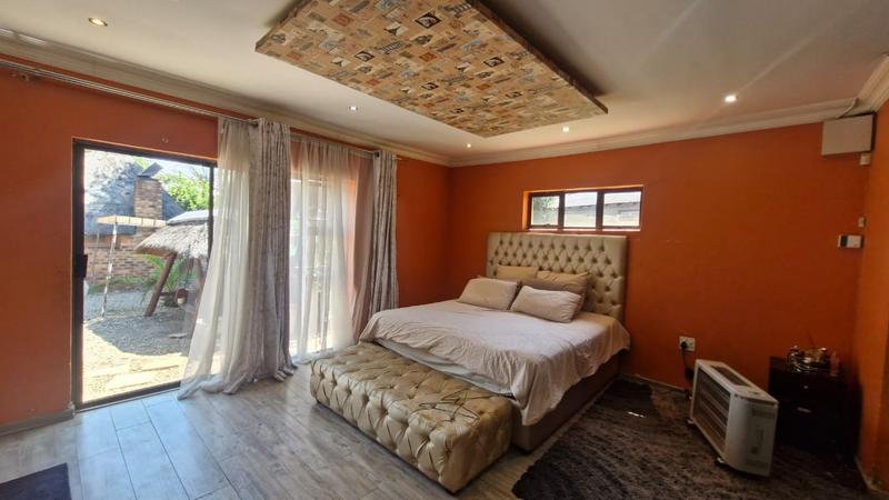 5 Bedroom Property for Sale in Brackendowns Gauteng