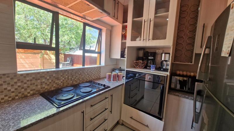 5 Bedroom Property for Sale in Brackendowns Gauteng