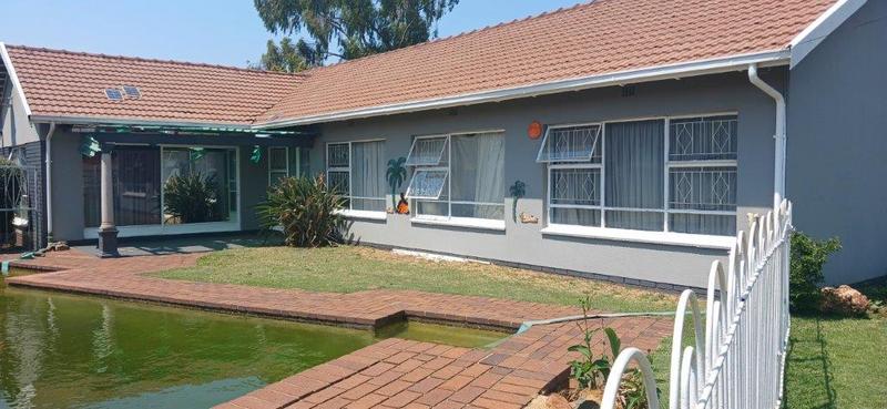 4 Bedroom Property for Sale in Brackenhurst Gauteng