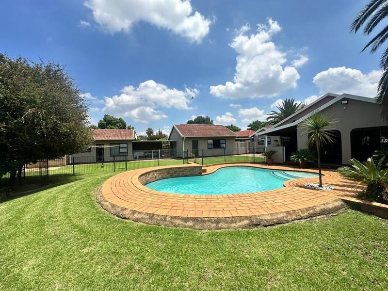 3 Bedroom Property for Sale in Brackenhurst Gauteng