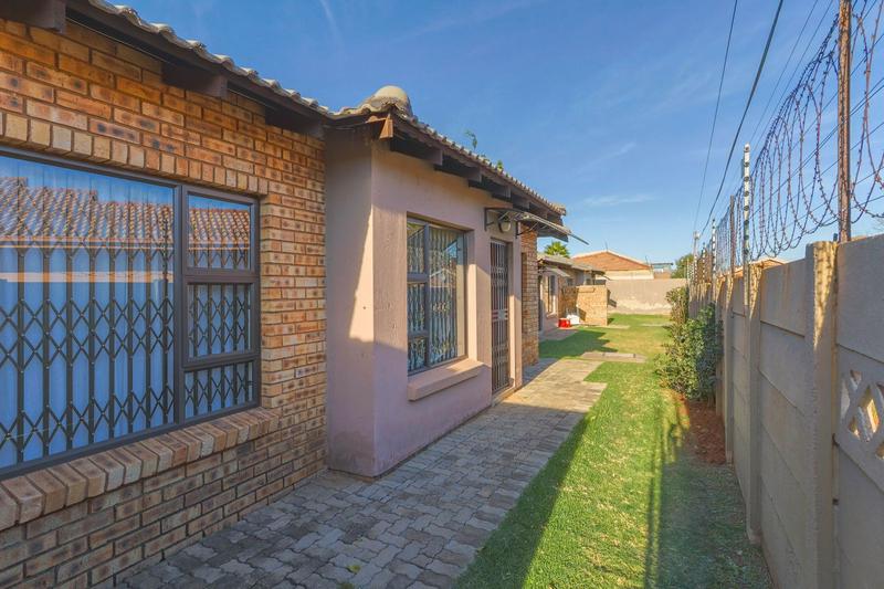 3 Bedroom Property for Sale in Dawn Park Gauteng
