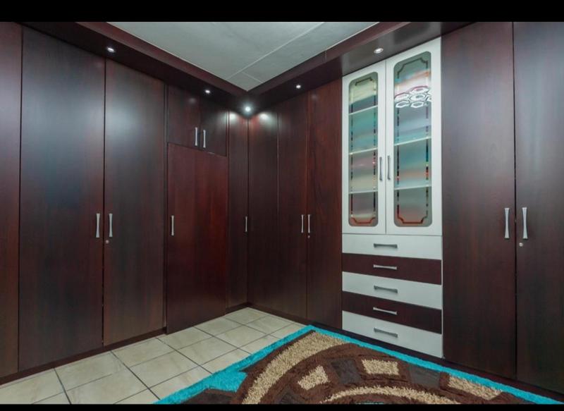 6 Bedroom Property for Sale in Lambton Gauteng