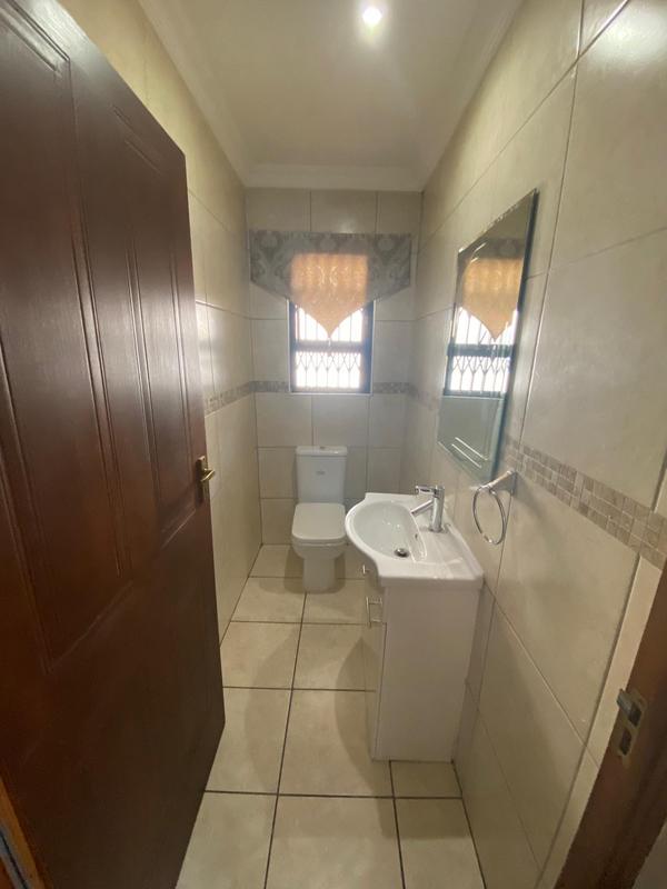 To Let 3 Bedroom Property for Rent in Glen Marais Gauteng