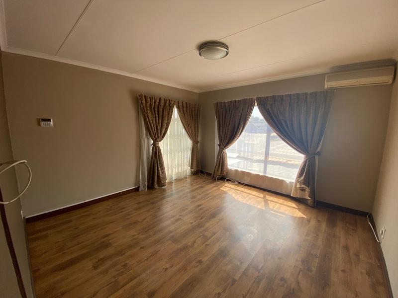 To Let 3 Bedroom Property for Rent in Glen Marais Gauteng