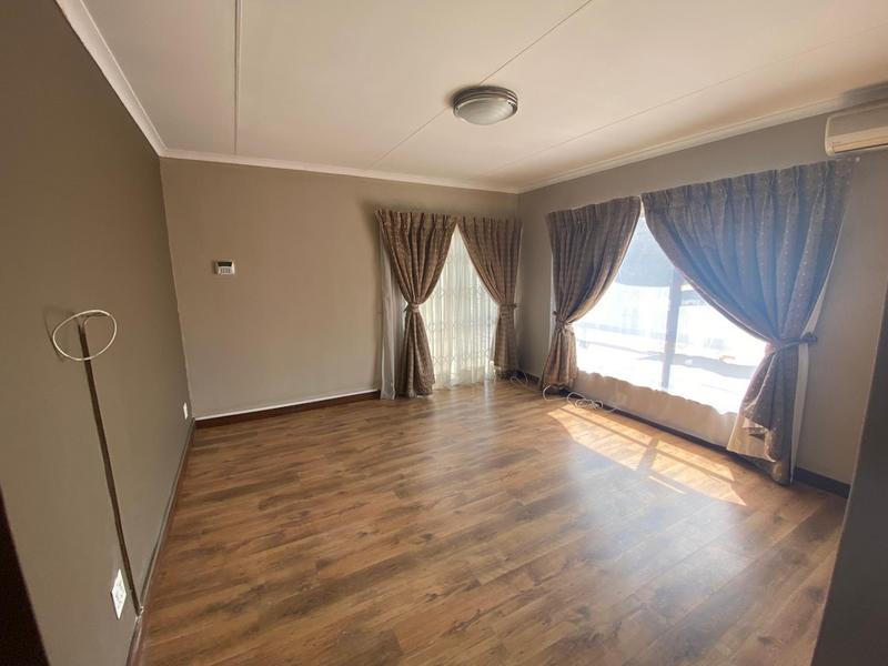 To Let 3 Bedroom Property for Rent in Glen Marais Gauteng