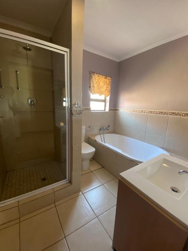 To Let 3 Bedroom Property for Rent in Glen Marais Gauteng