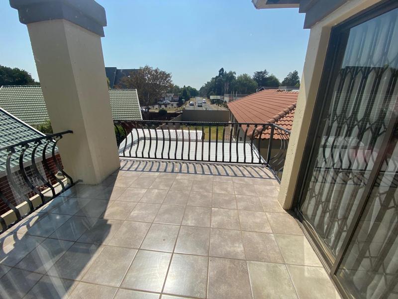 To Let 3 Bedroom Property for Rent in Glen Marais Gauteng