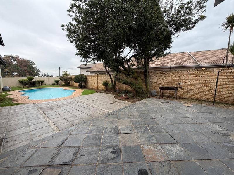 4 Bedroom Property for Sale in Sunair Park Gauteng