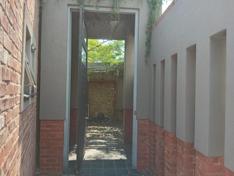 4 Bedroom Property for Sale in Eldoraigne Gauteng