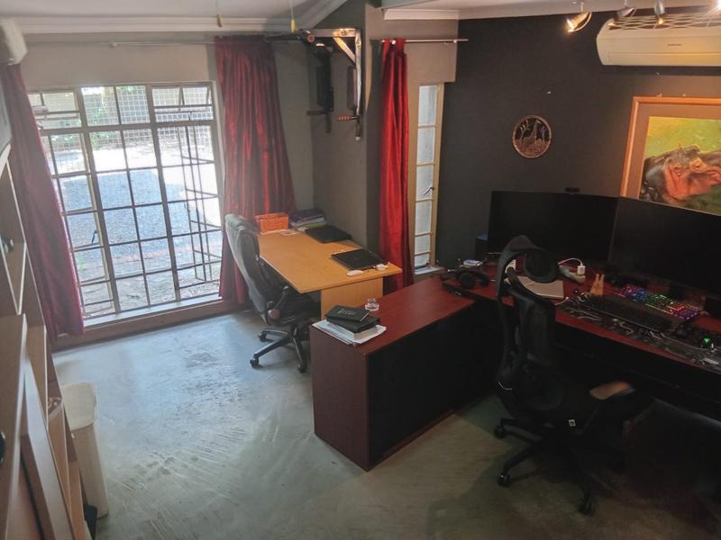 4 Bedroom Property for Sale in Eldoraigne Gauteng