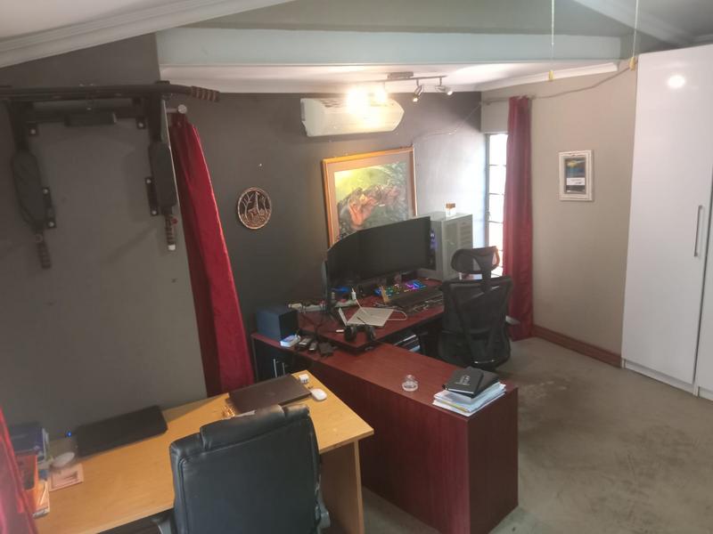 4 Bedroom Property for Sale in Eldoraigne Gauteng