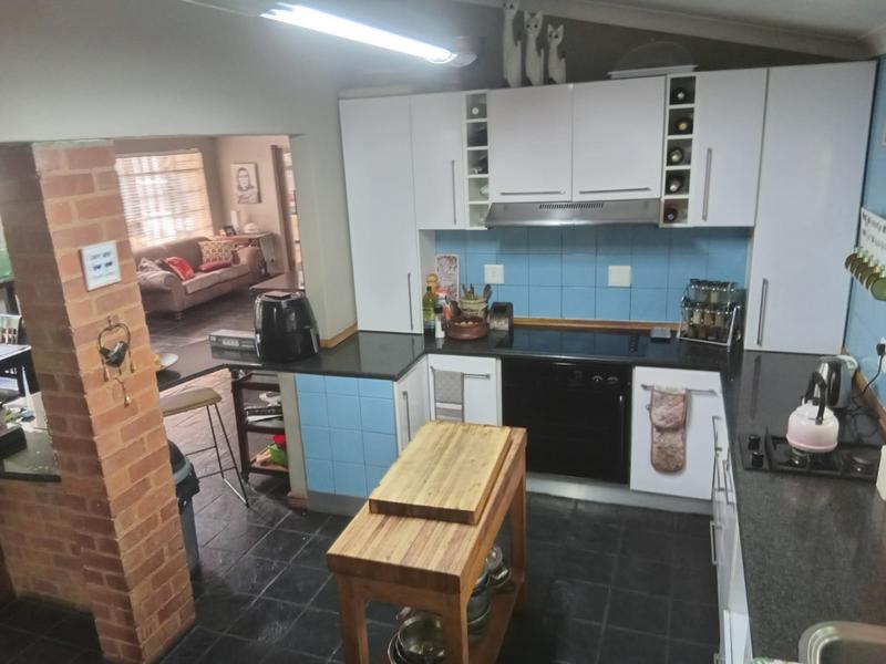 4 Bedroom Property for Sale in Eldoraigne Gauteng