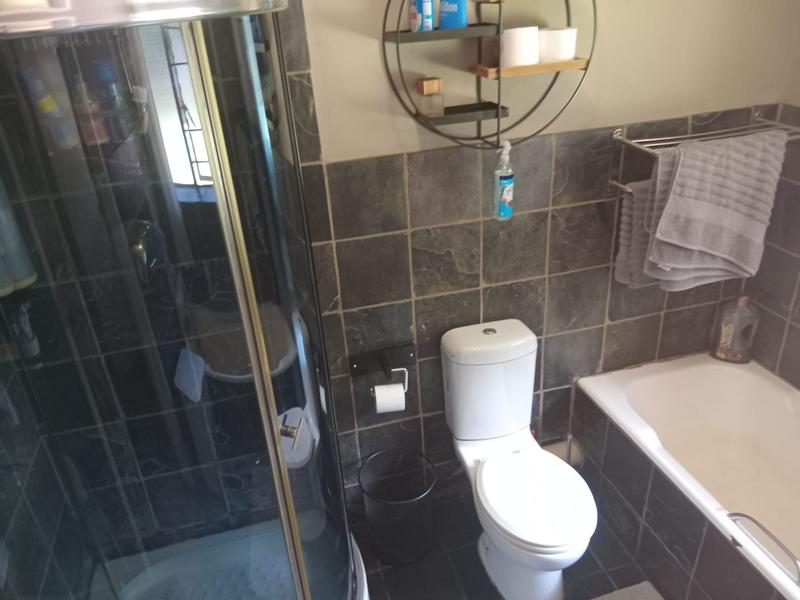 4 Bedroom Property for Sale in Eldoraigne Gauteng