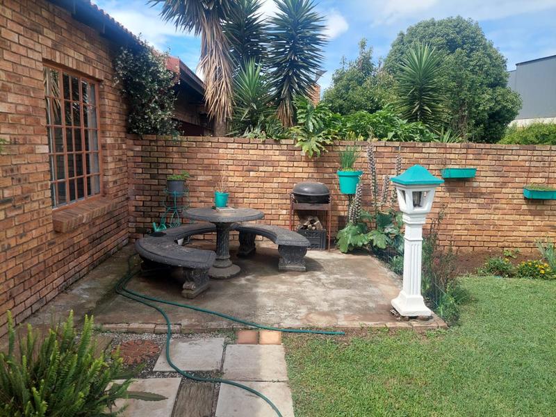 2 Bedroom Property for Sale in Greenhills Gauteng