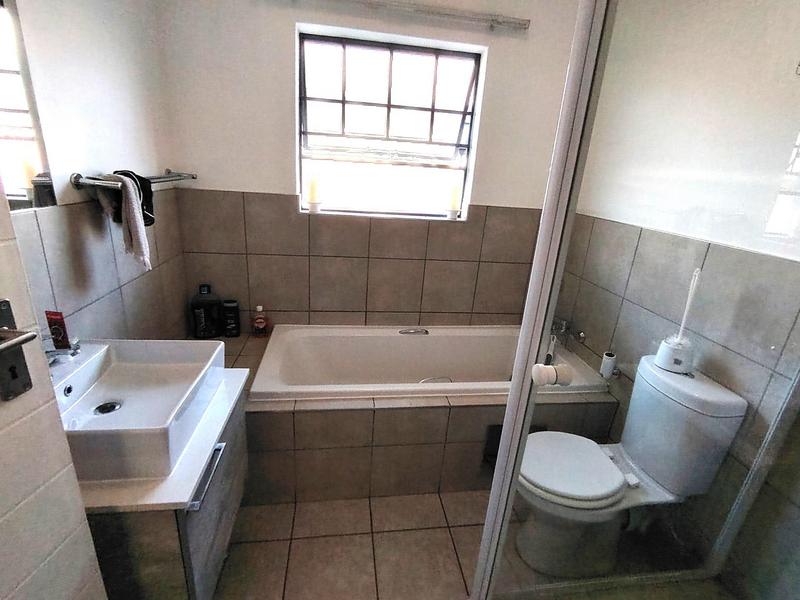 To Let 3 Bedroom Property for Rent in Monavoni Gauteng
